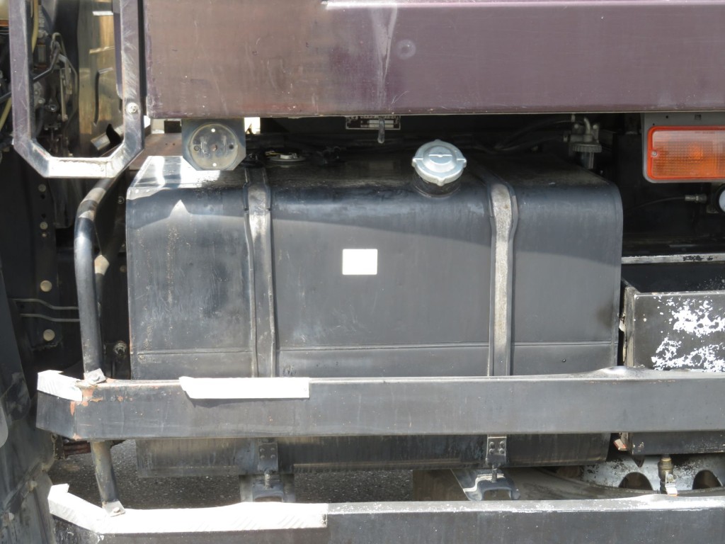 燃料タンクは290Lです。|いすゞ ギガ QKG-CXZ77ATの写真21