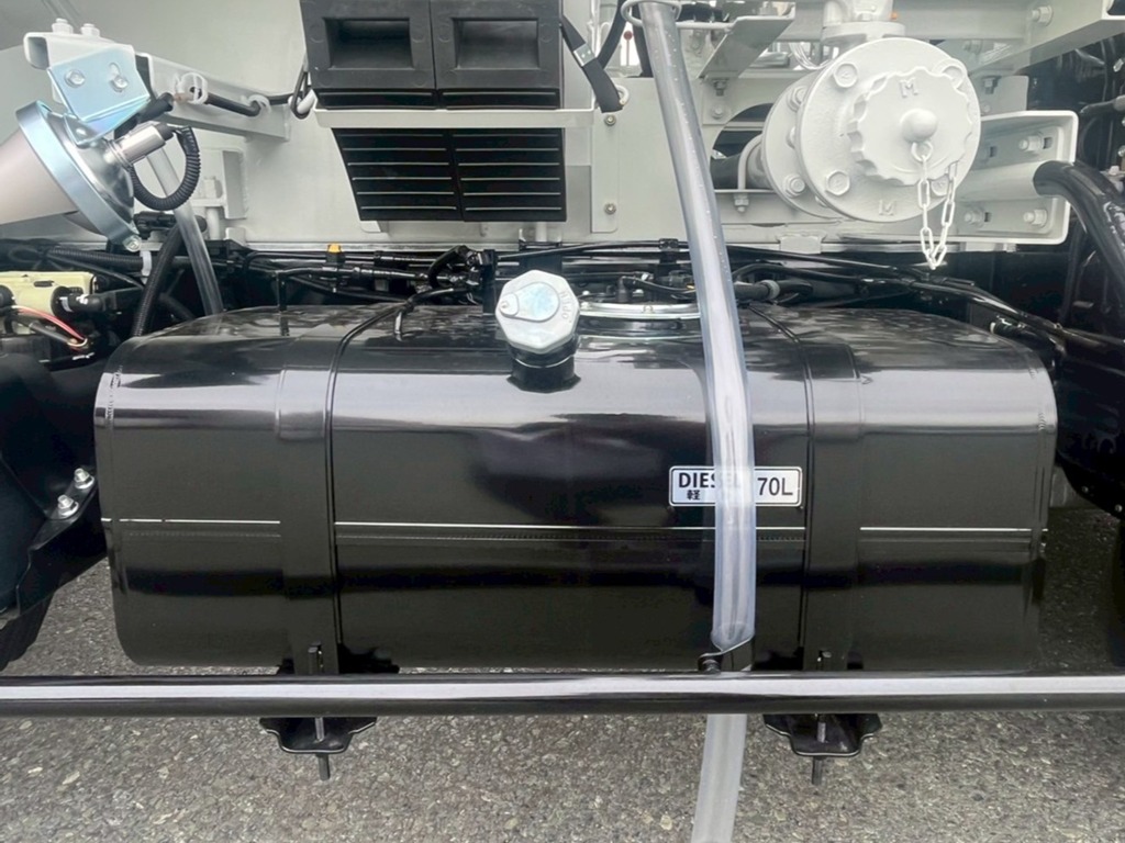 燃料タンクは70Lです。|三菱 キャンター 2RG-FEAV0(2WD)の写真25