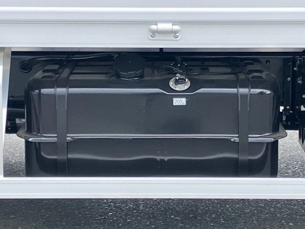 燃料タンクは200Lです。|三菱 ファイター 2KG-FK65F(2WD)の写真17