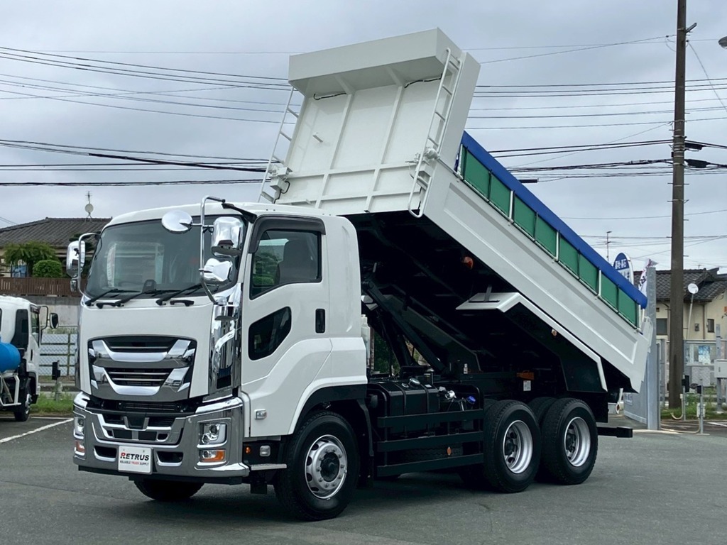 フロント周り、メッキパーツで飾っています。|いすゞ ギガ 2RG-CXZ77DTの写真1