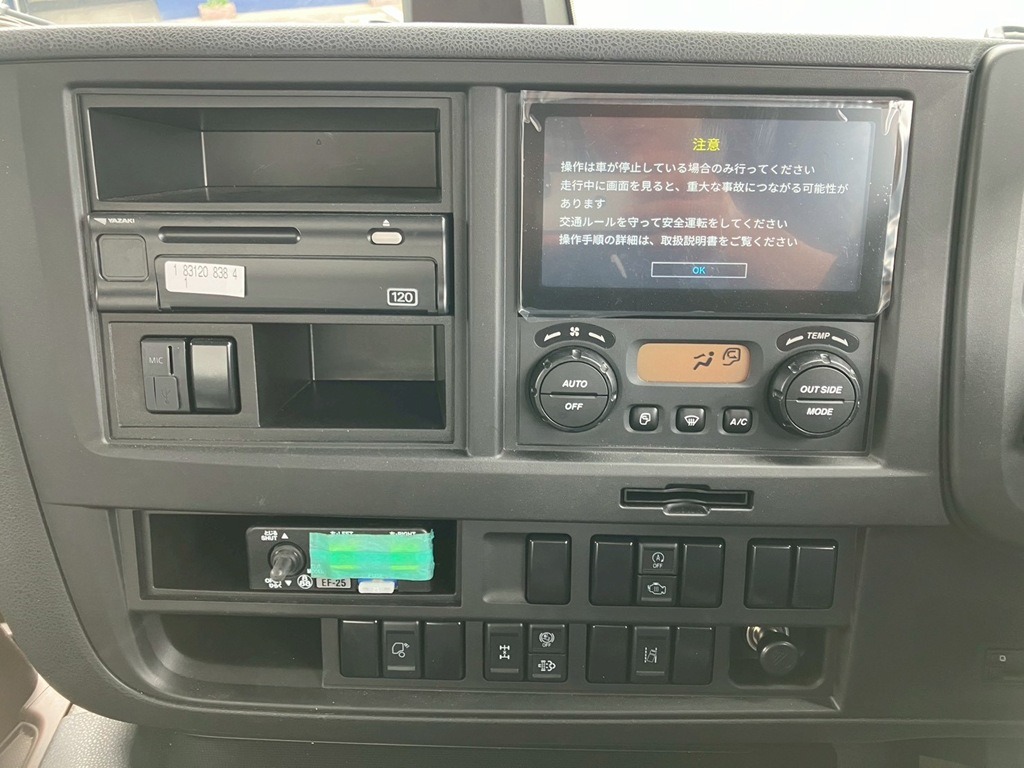 インパネ周りの状態です。|いすゞ ギガ 2RG-CXZ77DTの写真20
