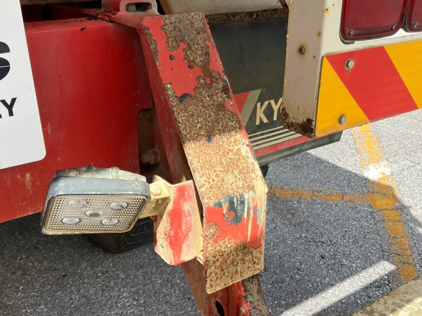 運転席側フレーム後端に、サビがあります。|いすゞ ギガ 2PG-CXZ77CTの写真29