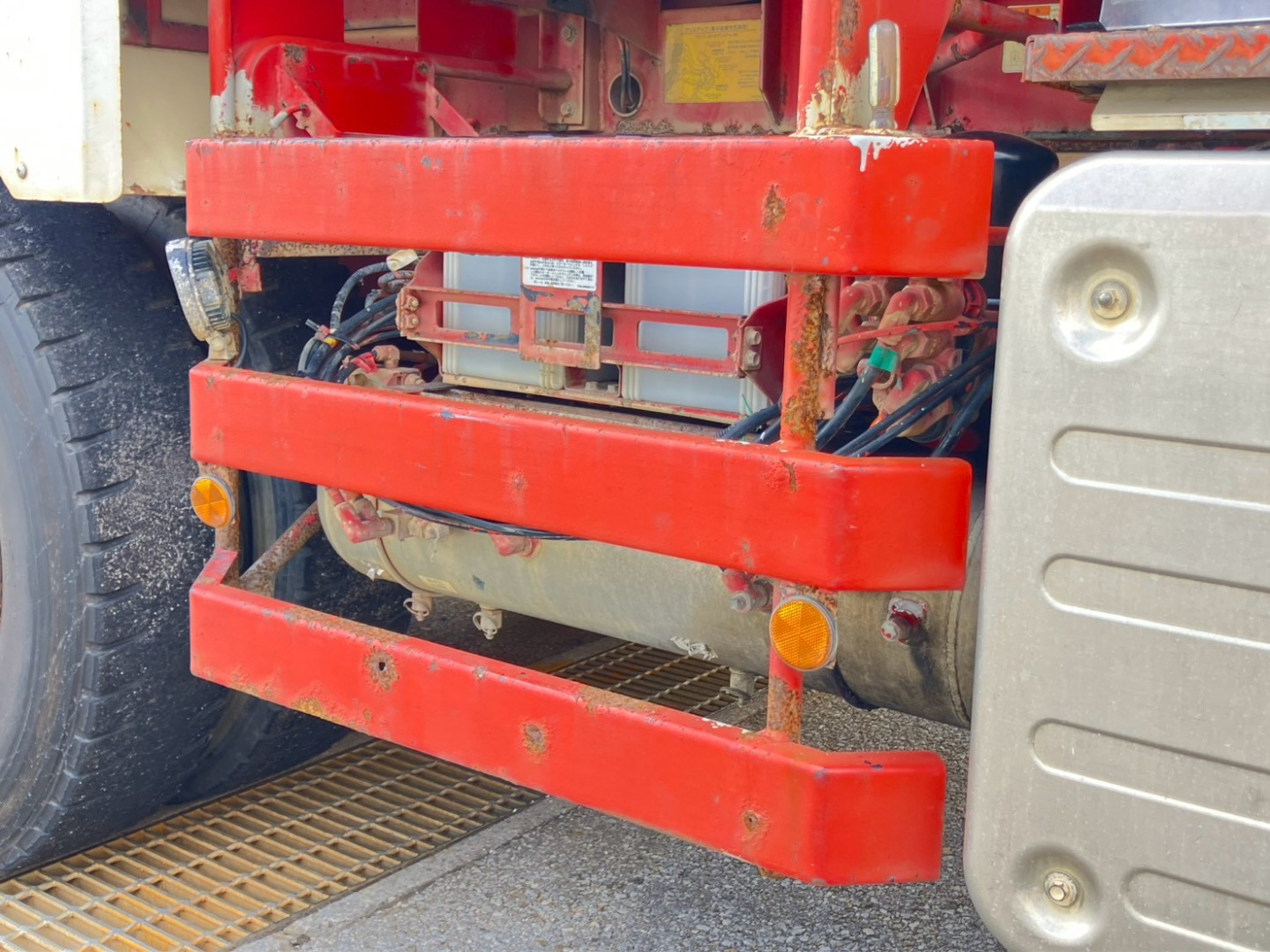 運転席側サイドバンパーの状態です。|いすゞ ギガ 2PG-CXZ77CTの写真33