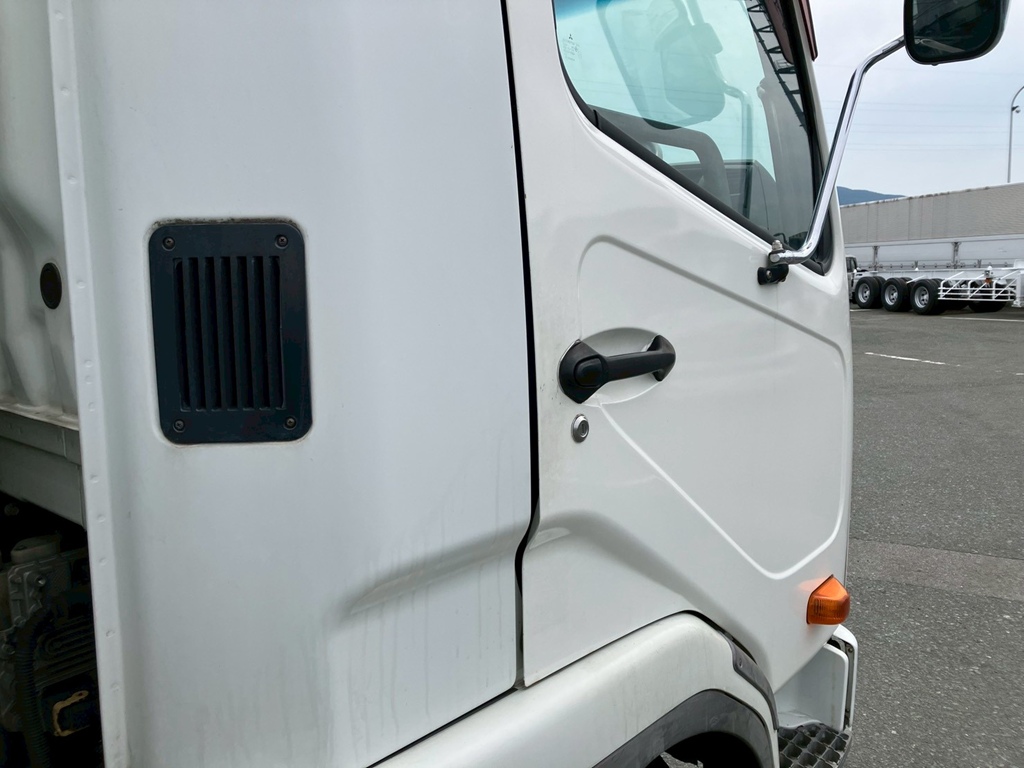 運転席ドアに隙間があります。|三菱 ファイター TKG-FK74F(2WD)の写真17
