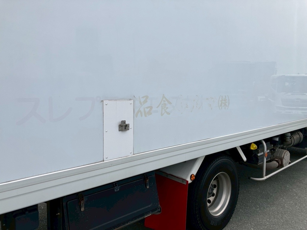 ボディー運転席側に看板日焼け跡があります。|三菱 ファイター TKG-FK74F(2WD)の写真25