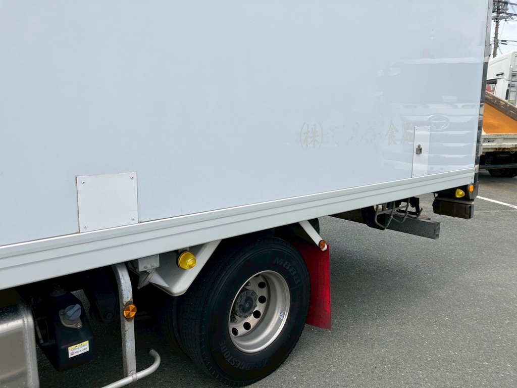 ボディー助手席側にパッチ当て箇所があります。|三菱 ファイター TKG-FK74F(2WD)の写真27