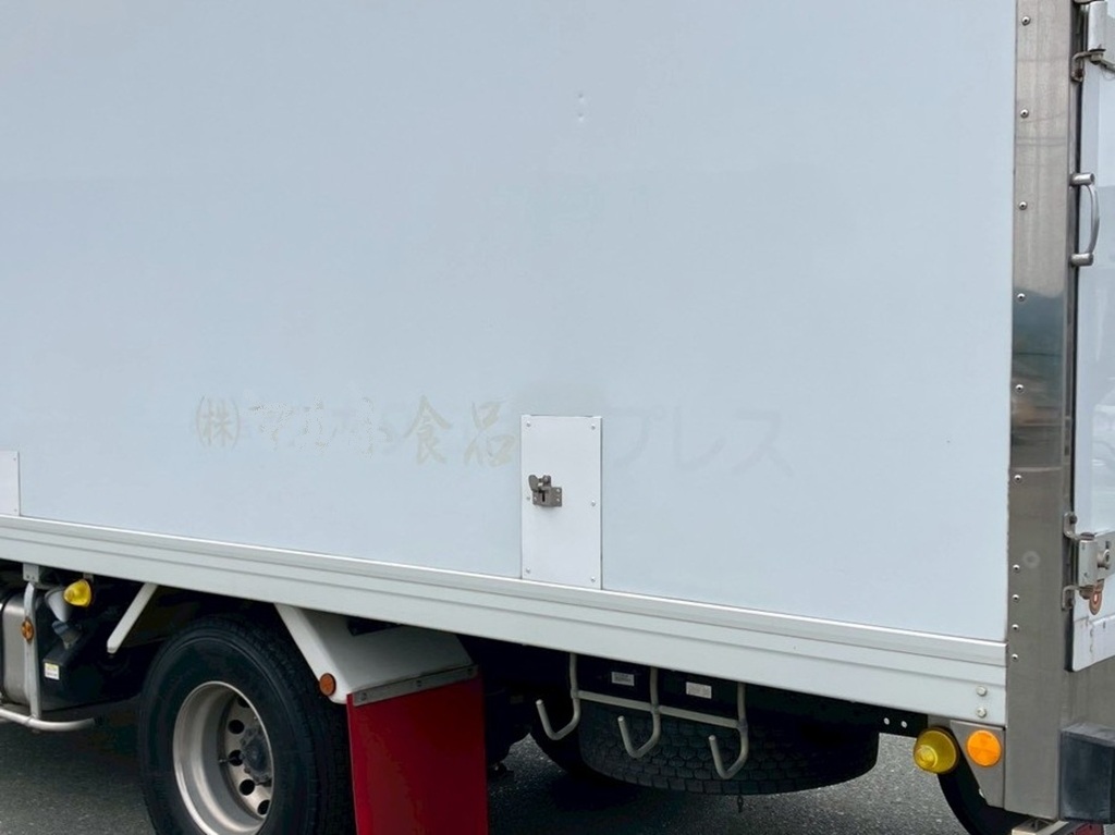 ボディー助手席側に看板日焼け跡があります。|三菱 ファイター TKG-FK74F(2WD)の写真29