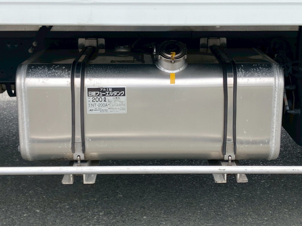 燃料タンクは200L アルミ製です。|三菱 ファイター TKG-FK74F(2WD)の写真36