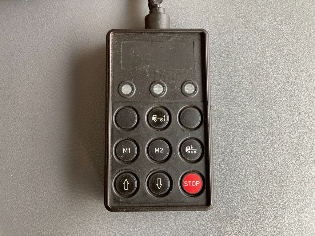 エアサスのコントローラーです。|三菱 ファイター TKG-FK74F(2WD)の写真38