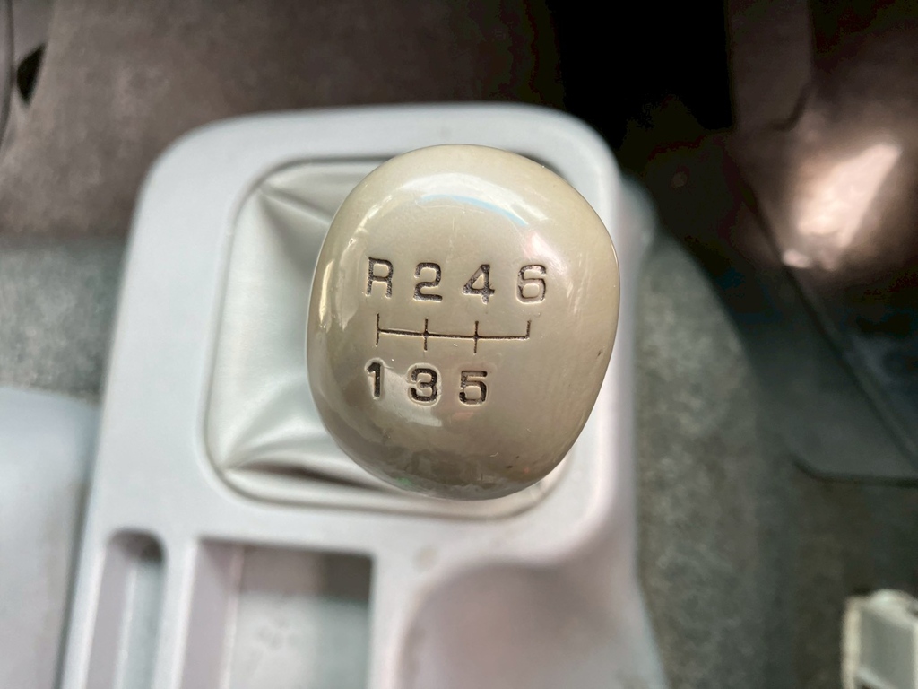 MT6速です。|三菱 ファイター TKG-FK74F(2WD)の写真40