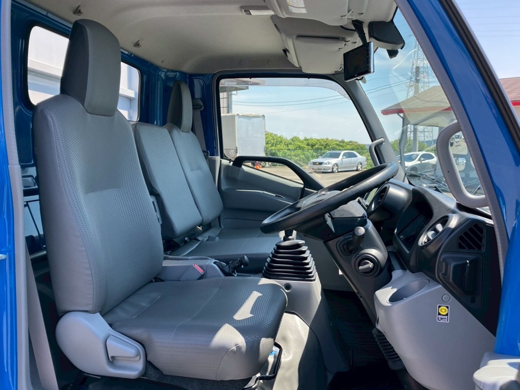 乗車定員は3名です。|トヨタ カゼット 2RG-XZU710(2WD)の写真7