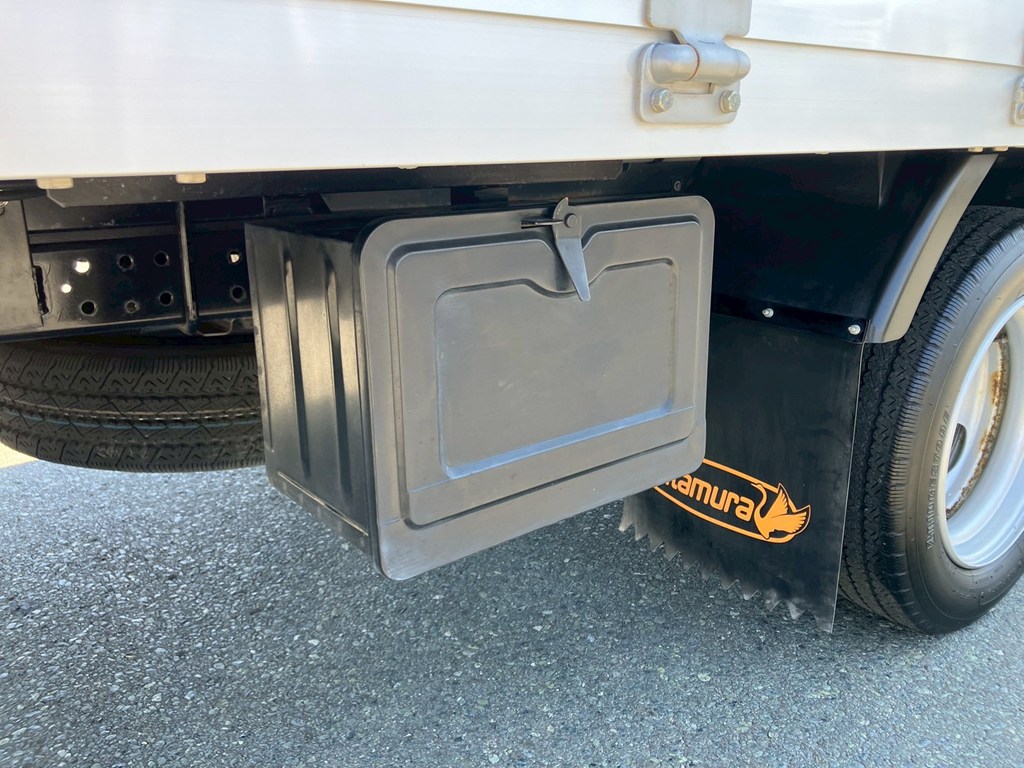 ボディー運転席側後方に工具入れが付いています。|トヨタ カゼット 2RG-XZU710(2WD)の写真16