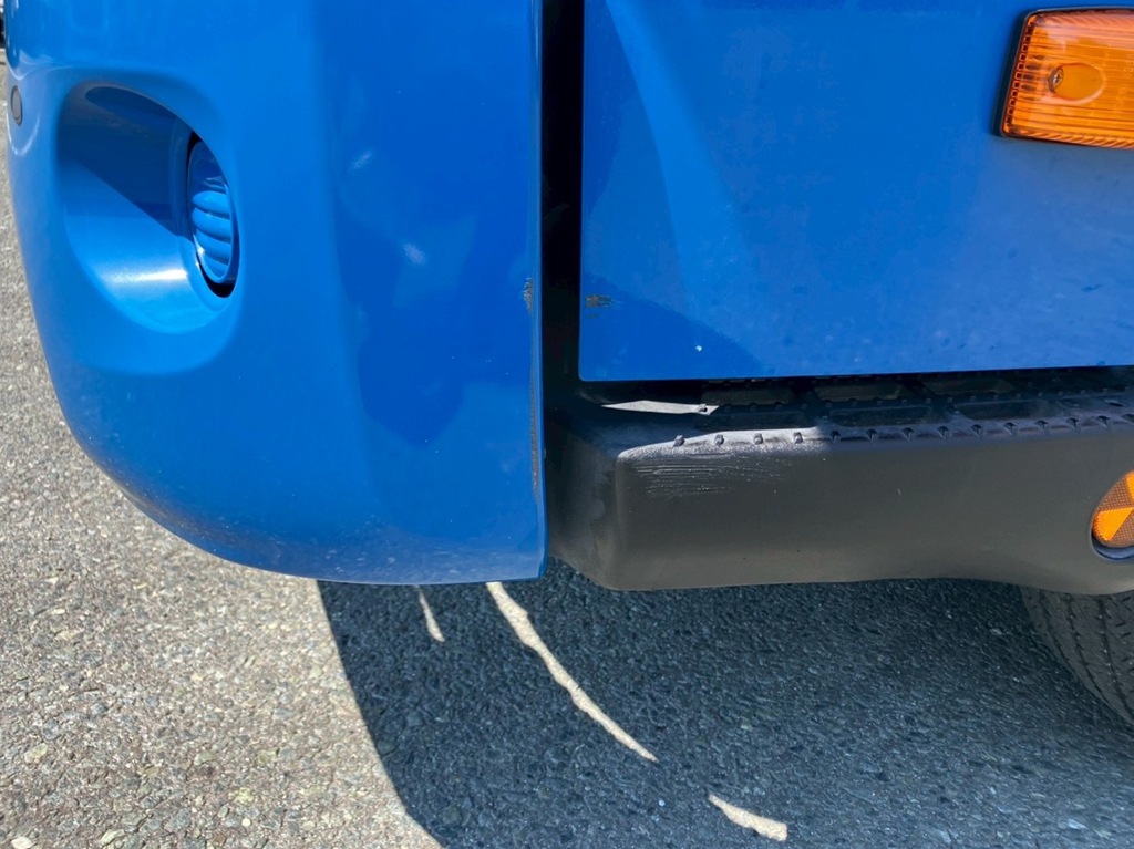 バンパーコーナー、助手席側ステップ、ドアに引き傷があります。|トヨタ カゼット 2RG-XZU710(2WD)の写真17