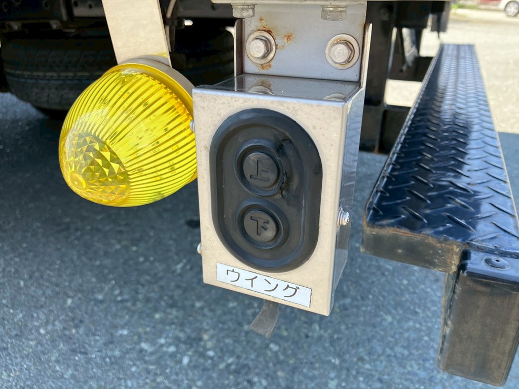 助手席側後方のウイングスイッチに破れがあります。|トヨタ カゼット 2RG-XZU710(2WD)の写真22