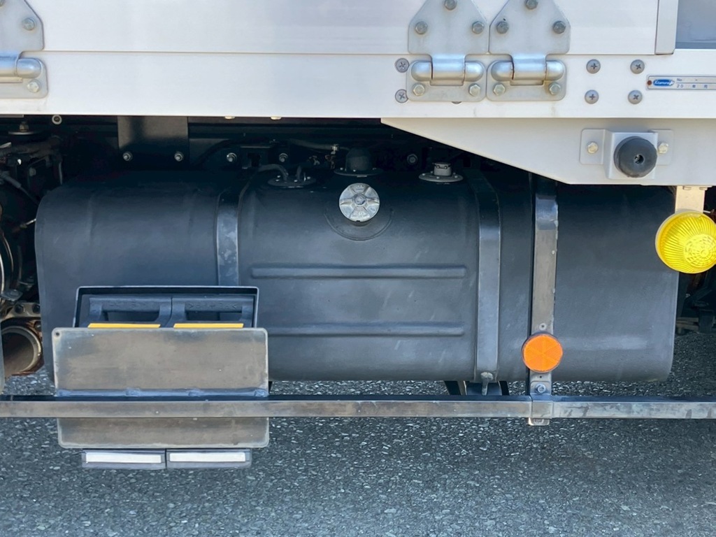 燃料タンクは100Lです。|トヨタ カゼット 2RG-XZU710(2WD)の写真26