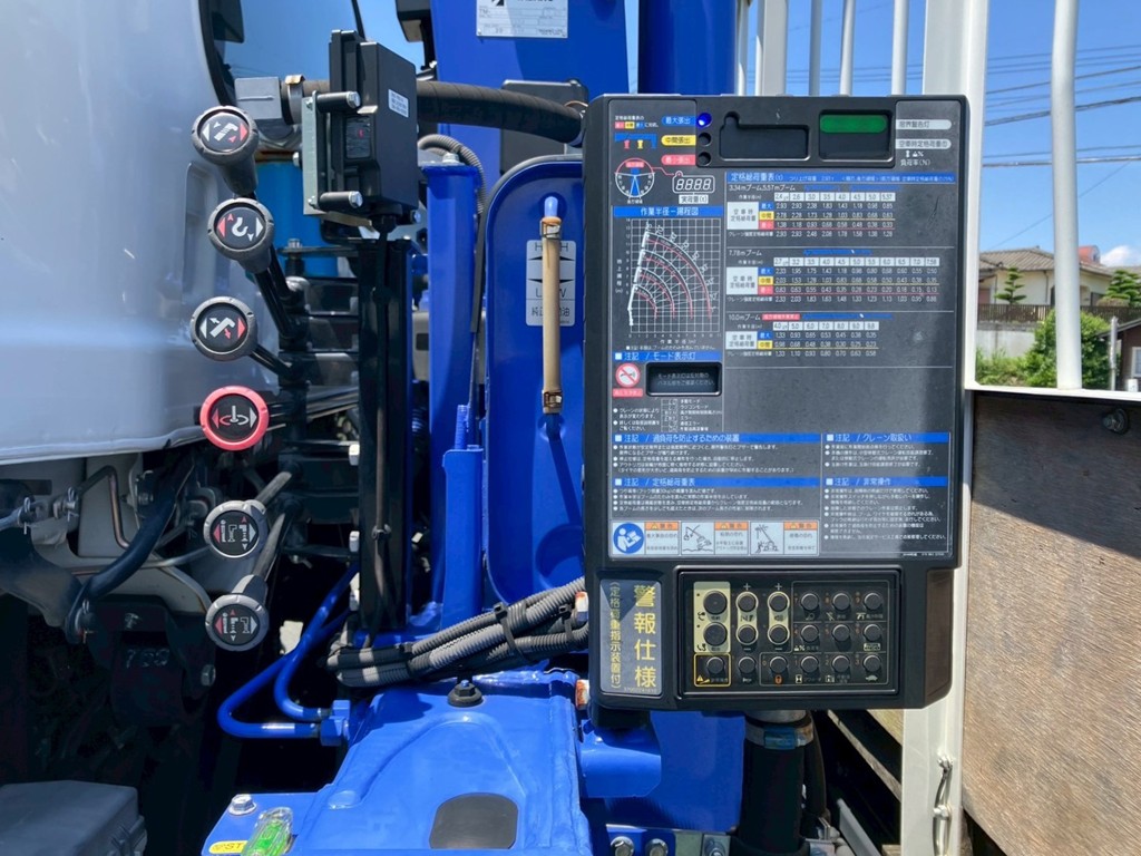 クレーンの操作レバーです。|いすゞ フォワード 2PG-FRR90S2(2WD)の写真13