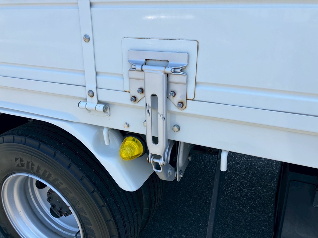 運転席側セイコーラックに傷、曲りがあります。|いすゞ フォワード 2PG-FRR90S2(2WD)の写真21