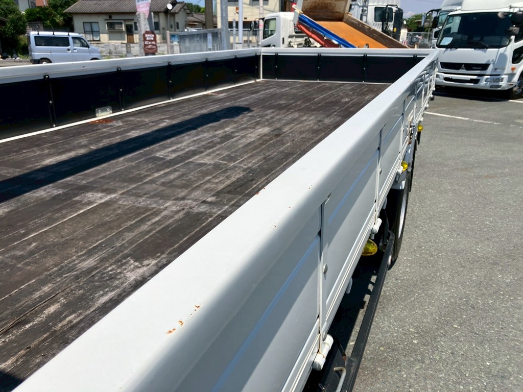 助手席側アオリ上縁にスレ傷があります。|いすゞ フォワード 2PG-FRR90S2(2WD)の写真25