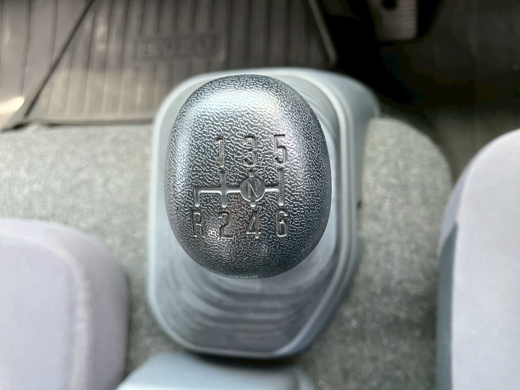 MT6速です。|いすゞ フォワード 2PG-FRR90S2(2WD)の写真34