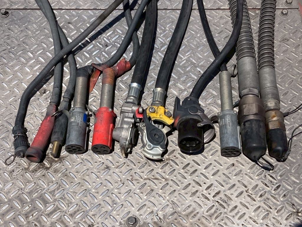 接続コネクターです。|いすゞ ギガ 2KG-EXD52CDの写真15