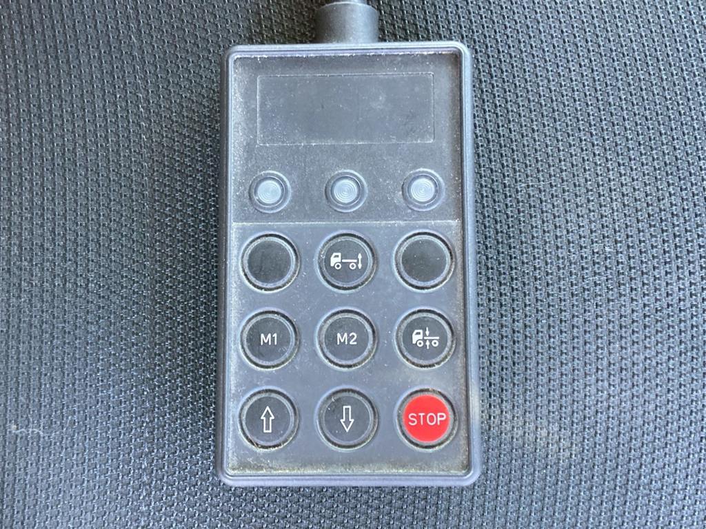 エアサスのコントローラーです。|いすゞ ギガ 2KG-EXD52CDの写真24