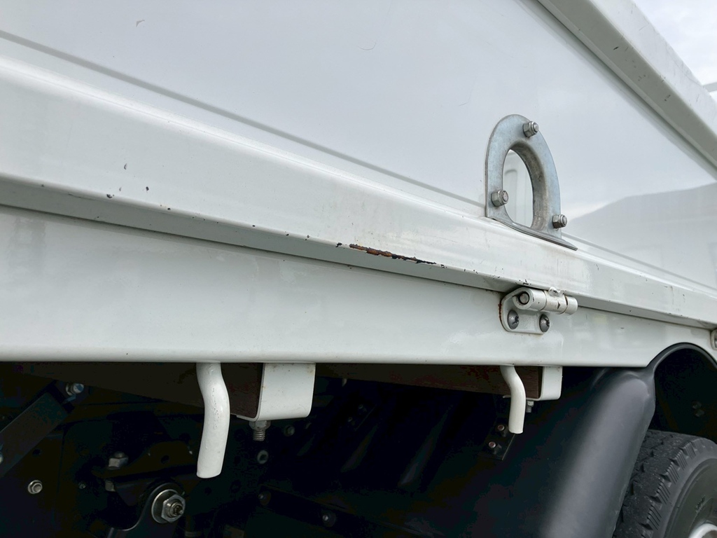 運転席側アオリ後方下部にスリ傷があります。|三菱 キャンター 2PG-FEAV0(2WD)の写真22