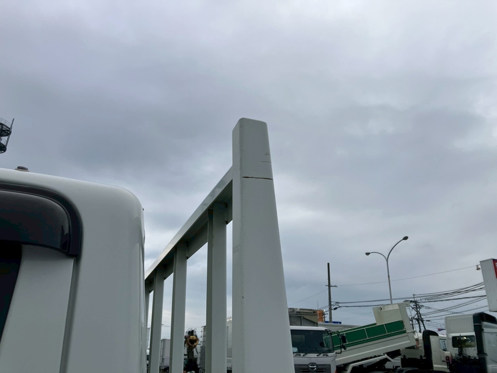 助手席側前立てに引き傷があります。|三菱 キャンター 2PG-FEAV0(2WD)の写真24