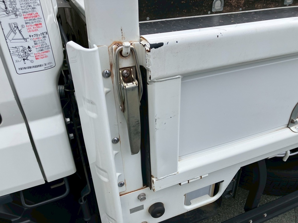 助手席側アオリ前方にスリ傷があります。|三菱 キャンター 2PG-FEAV0(2WD)の写真25