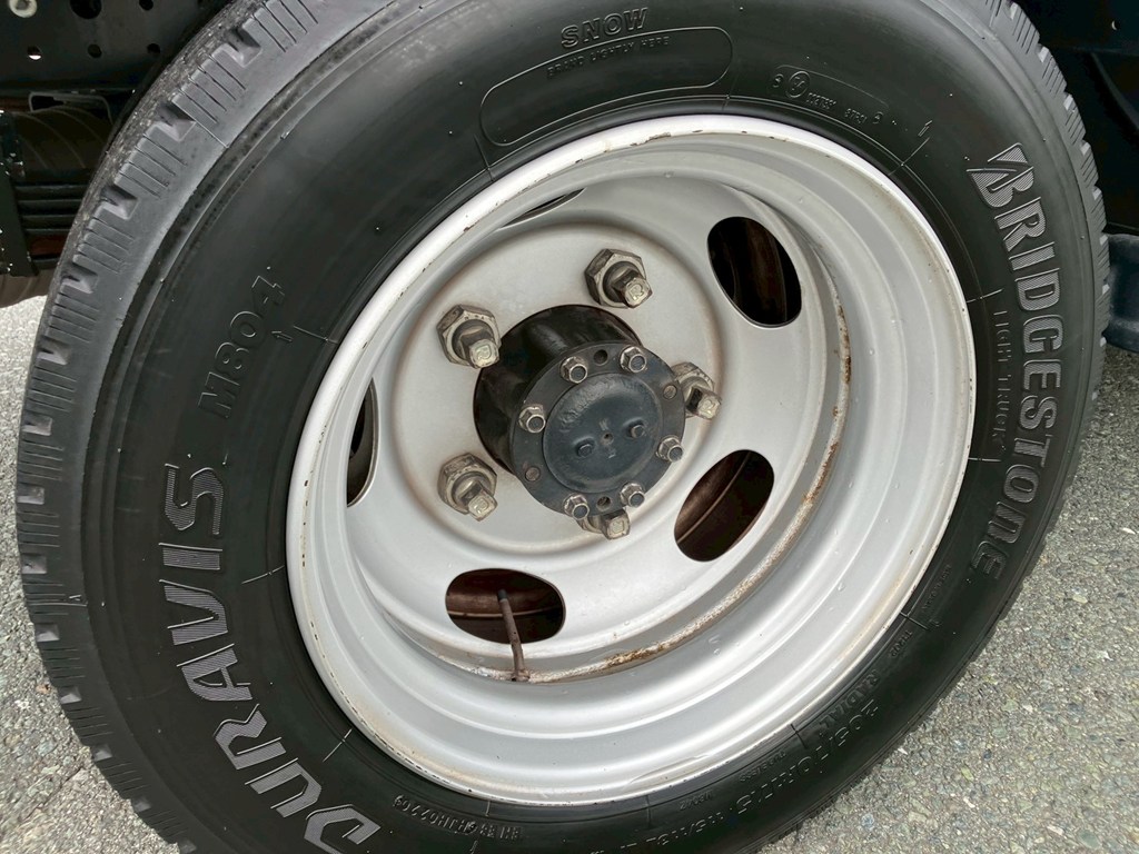 右リアホイールとハブに錆があります。|三菱 キャンター 2PG-FEAV0(2WD)の写真36