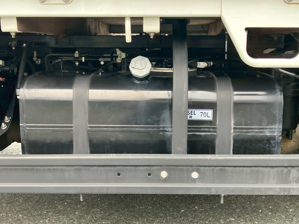 燃料タンクは75Lです。|三菱 キャンター 2PG-FEAV0(2WD)の写真39