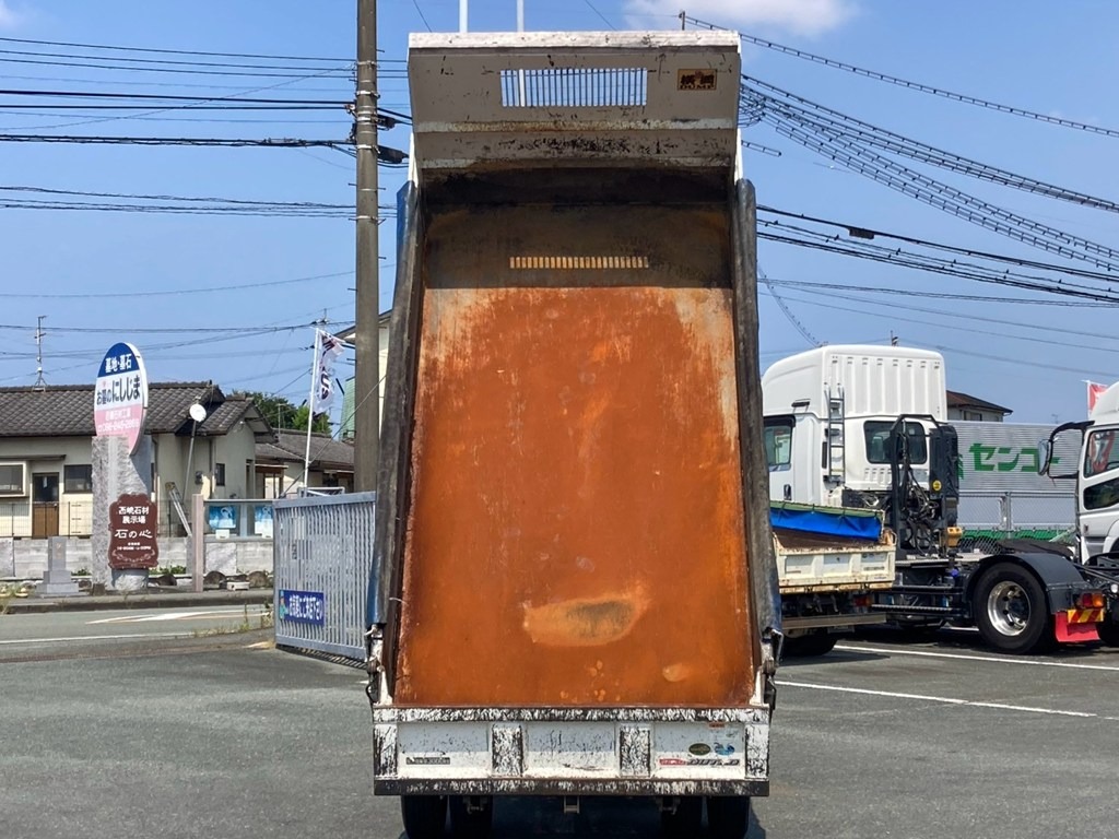 床は鉄板です。|日野 デュトロ 2RG-XZU630T(2WD)の写真8
