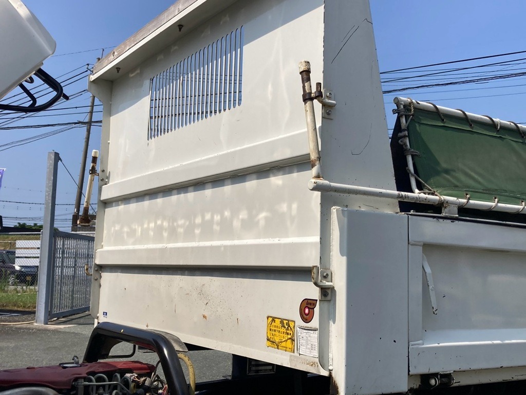 プロテクター格子に曲りがあります。|日野 デュトロ 2RG-XZU630T(2WD)の写真19