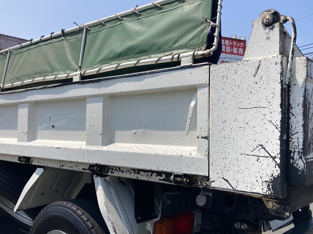 助手席側アオリに凹み、台枠・リア柱に引き傷があります。|日野 デュトロ 2RG-XZU630T(2WD)の写真24