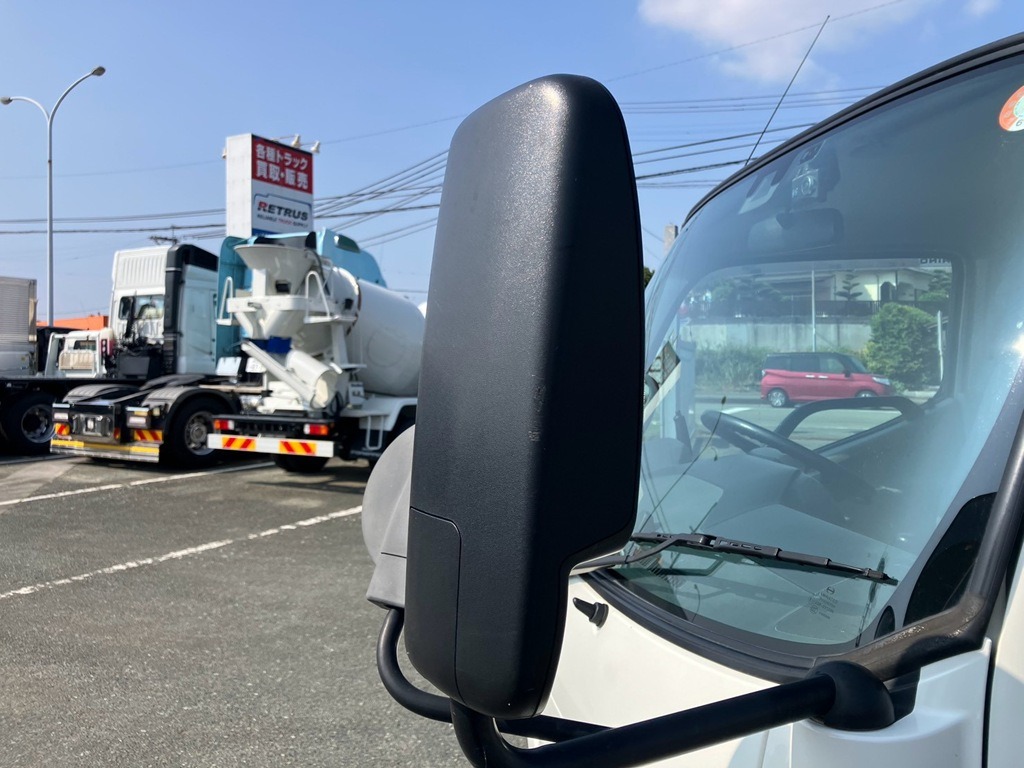 左フロントミラーカバーにスリ傷があります。|日野 デュトロ 2RG-XZU630T(2WD)の写真15
