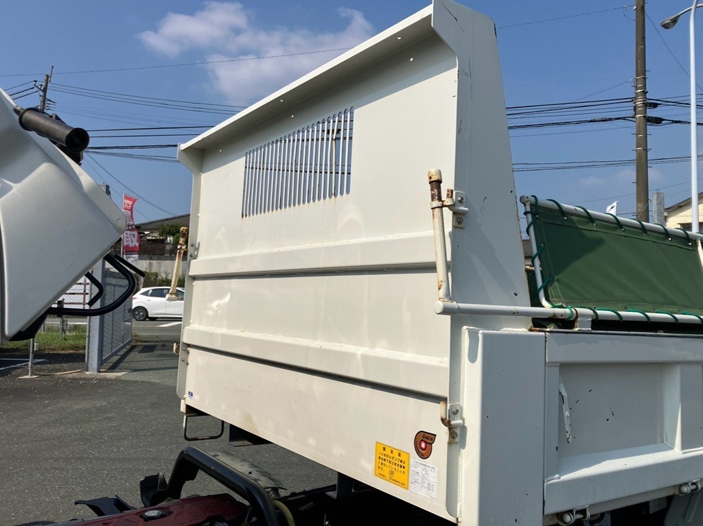 プロテクター格子に曲りがあります。|日野 デュトロ 2RG-XZU630T(2WD)の写真20