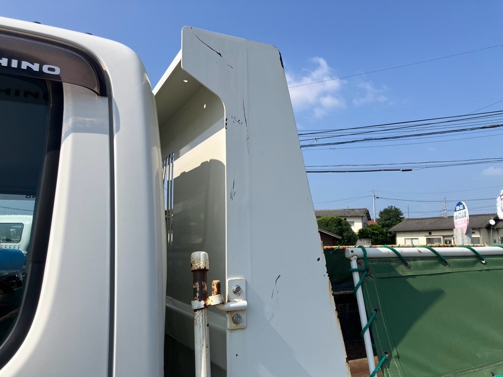 プロテクターサイドに引き傷があります。|日野 デュトロ 2RG-XZU630T(2WD)の写真26