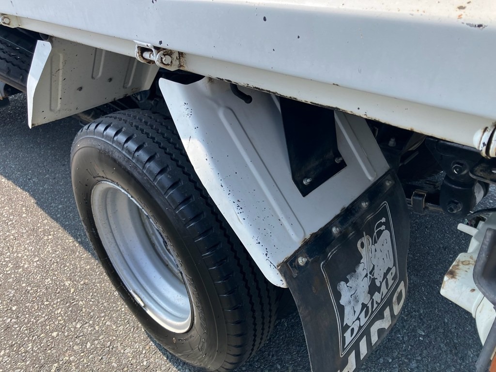助手席側リアフェンダー、台枠に傷があります。|日野 デュトロ 2RG-XZU630T(2WD)の写真29
