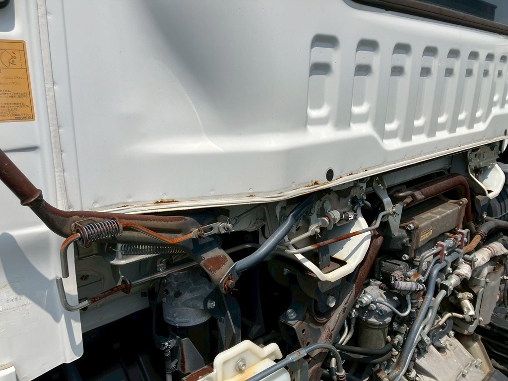 キャブバックに錆があります。|いすゞ フォワード TKG-FRR90S1(2WD)の写真25