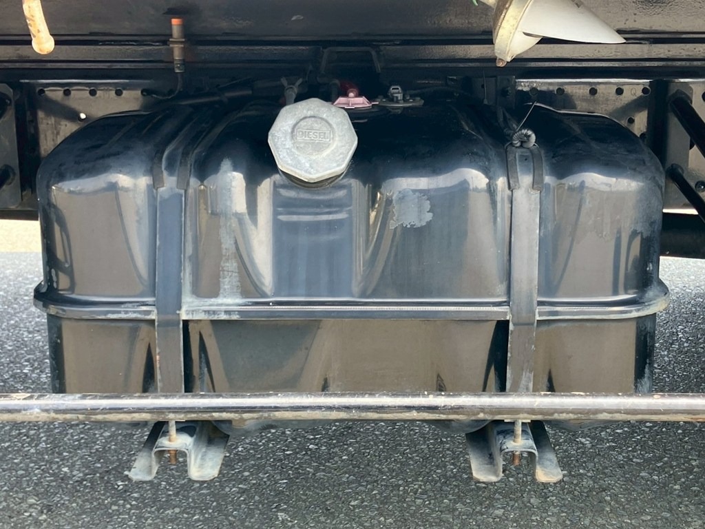 燃料タンクは100Lです。|いすゞ フォワード TKG-FRR90S1(2WD)の写真35