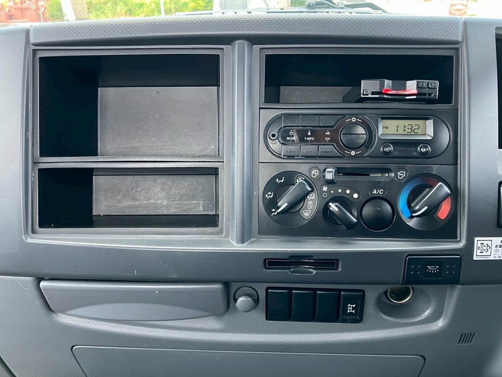 インパネ周りの状態です。|いすゞ フォワード TKG-FRR90S1(2WD)の写真36