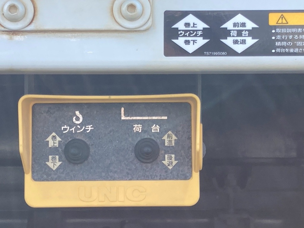 ボディースライド、ウインチの操作スイッチです。|三菱 キャンター TPG-FEB80(2WD)の写真15