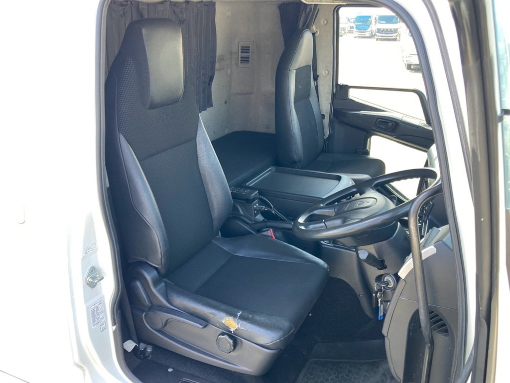 三菱 ファイター 2KG-FK64F(2WD)の写真7