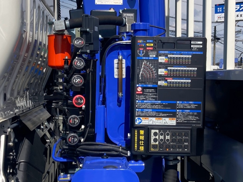 クレーンの操作レバーです。|日野 デュトロ 2WG-XZU713M(2WD)の写真13