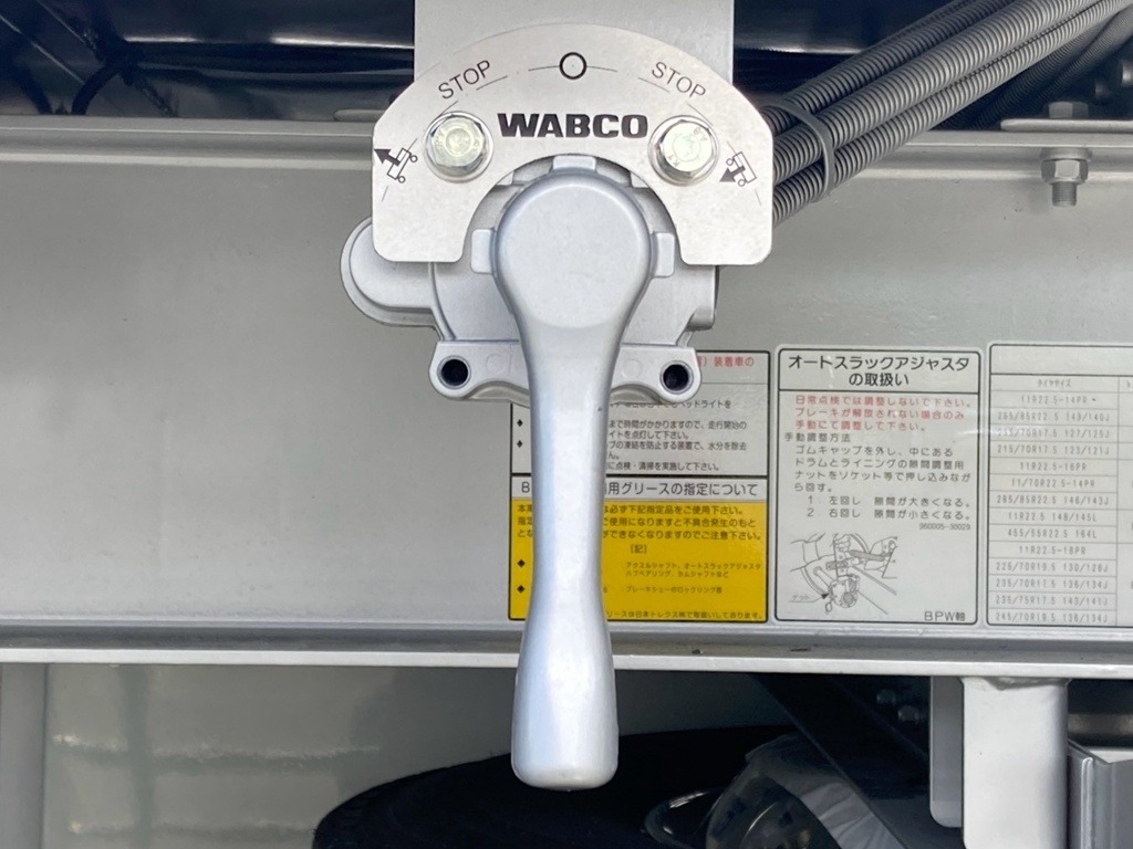 エアサスの昇降レバーです。|トレクス VFR345の写真26