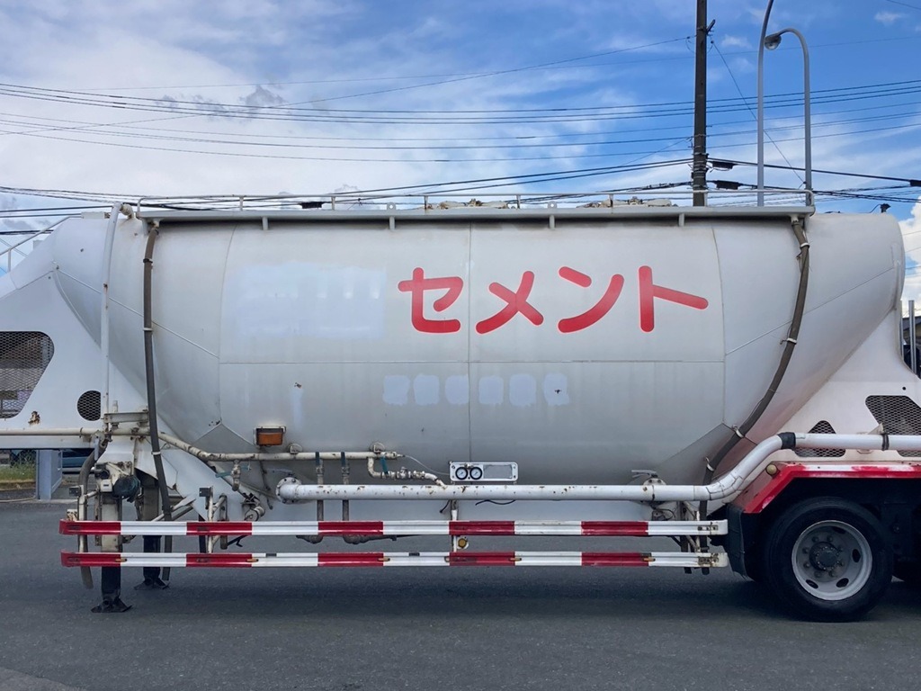 タンクの外観状態です。(助手席側)|極東 KA2462Aの写真13