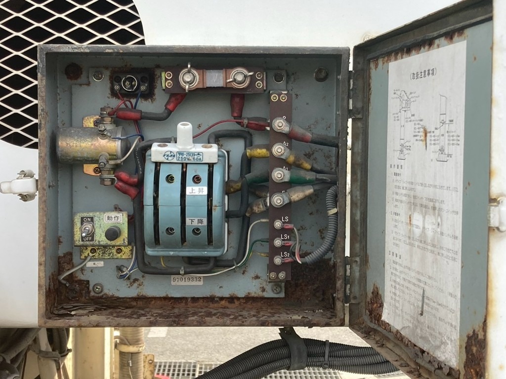電動補助脚の操作スイッチです。|極東 KA2462Aの写真41