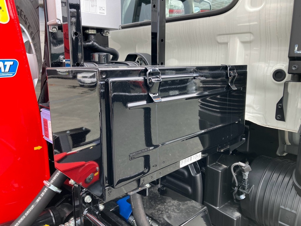 つい立運転席側に工具箱が付いています。|日野 レンジャー 2KG-GD2ABAの写真10