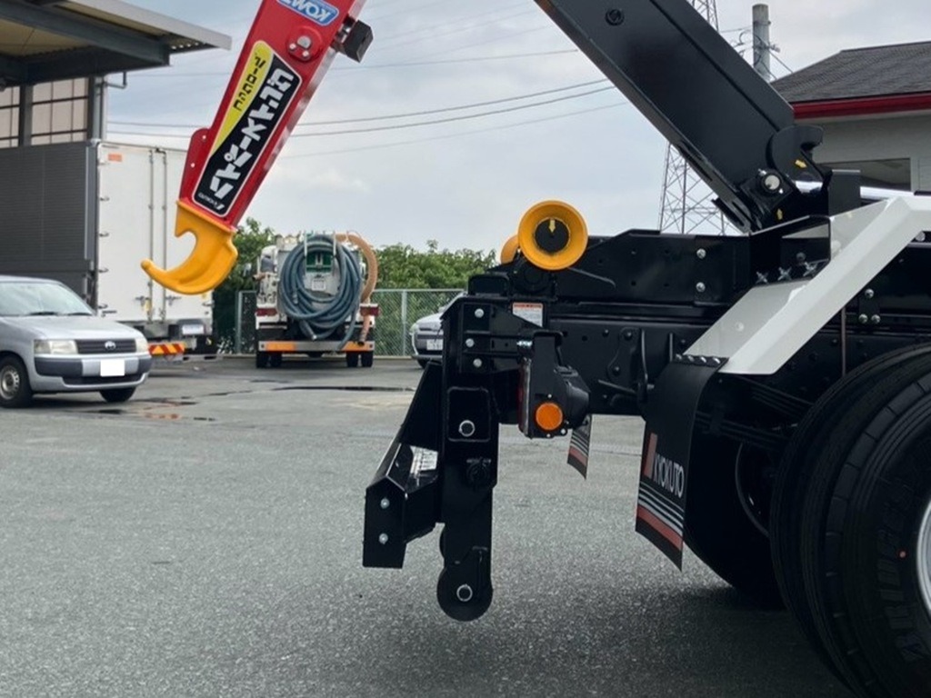 リアジャッキは手動式です。|日野 レンジャー 2KG-GD2ABAの写真13