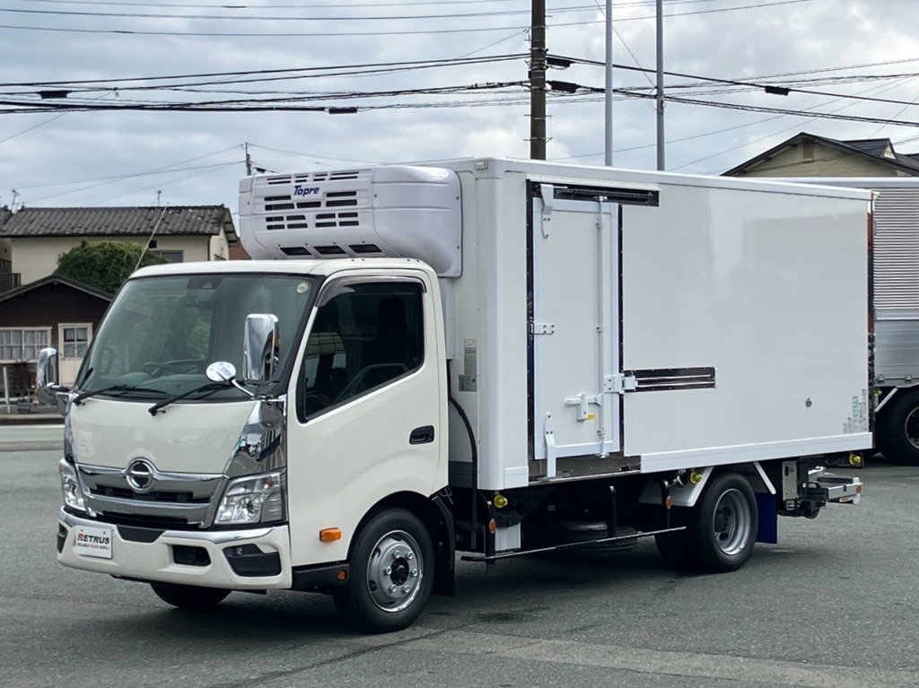 フロント周りメッキパーツで飾っています。|日野 デュトロ 2WG-XZU713N(2WD)の写真1