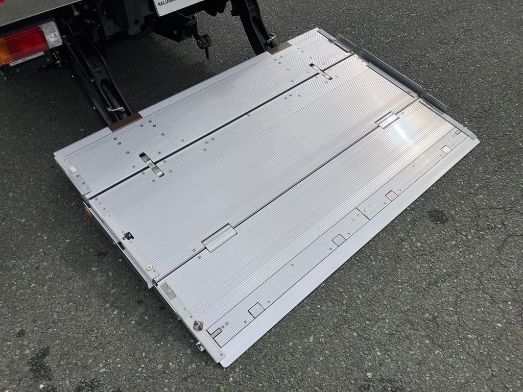 ゲートのステージの状態です。|日野 デュトロ 2WG-XZU713N(2WD)の写真16